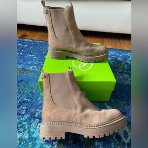 WORN ONCE! Sam Edelman taupe Laguna Chelsea boot. Size 8.5
